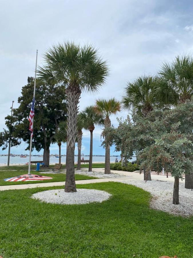 Gorgeous Beach Condo St. Petersburg Exterior photo